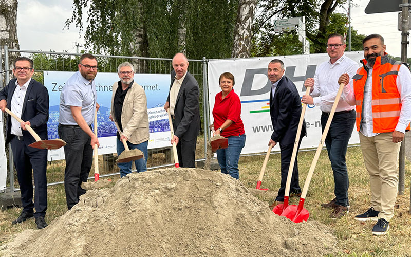 Startschuss für den Ausbau des Gigabit-Netzes in  Sinsheim-Hoffenheim: High-Speed-Technik für rund  900 Gebäude bis spätestens Oktober 2025 verfügbar